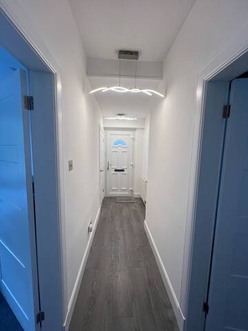 Modern clean & convenient gallery image 4