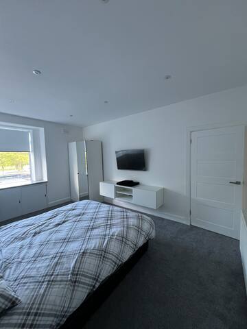 Modern clean & convenient gallery image 3