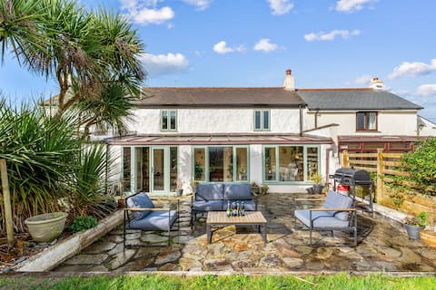 Dunes Farm, St Ives Bay, hot tub, log fires, 12ppl