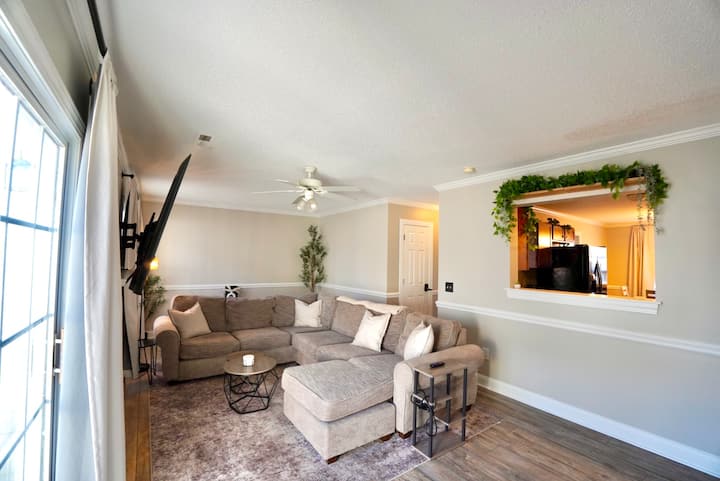 Near Ecu Shop & Dine • 80″ Tv • 3br Pet Friendly - Greenville, NC