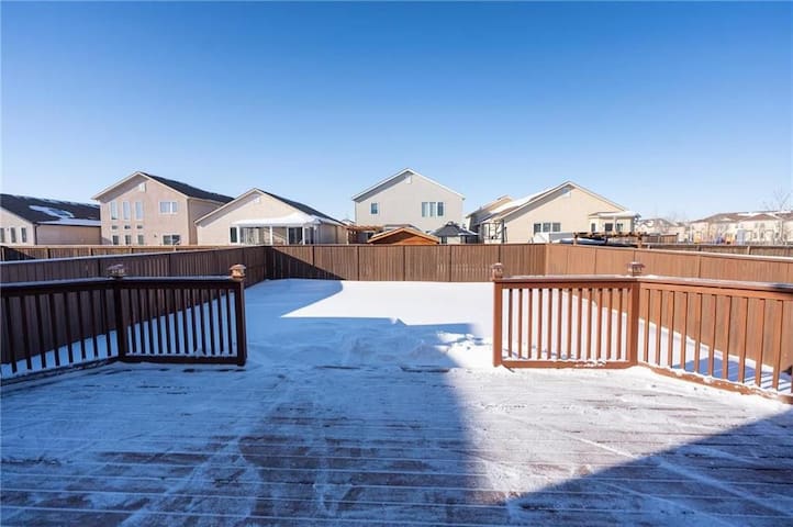 Entire house in richmond west gallery image 2