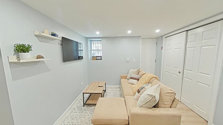 Renovated Bronx 1br • In-unit Washer/dryer - Great Neck, NY