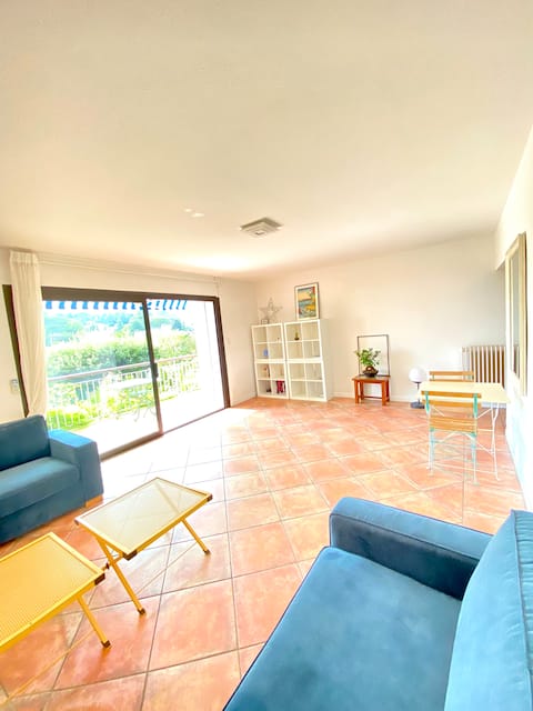 Top performing Airbnb: Close to the beach • private garden • free parking in Cassis