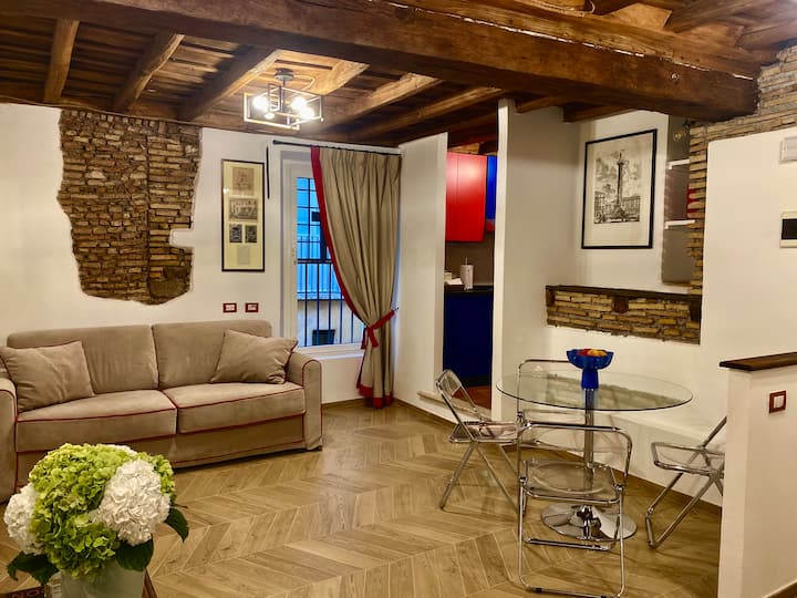 תקרה עם קופה, לבנים חשופות, נוחות מודרנית... נקודת התחלה נהדרת לגילוי רומא העתיקה.
ברוכים הבאים הביתה!

שמירה