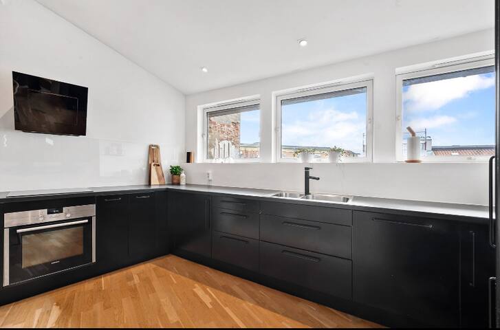 Modern and quiet 3-bed apartment in heart of Oslo gallery image 5