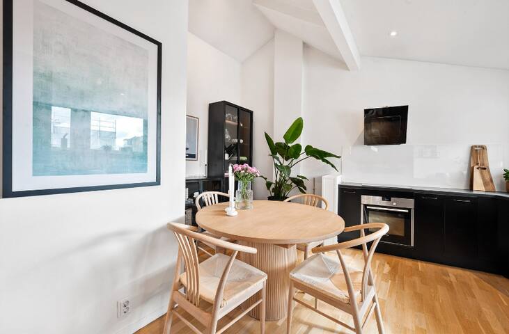 Modern and quiet 3-bed apartment in heart of Oslo gallery image 2