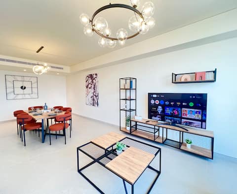 Cityscape Flat: Pool, Gym & Playground