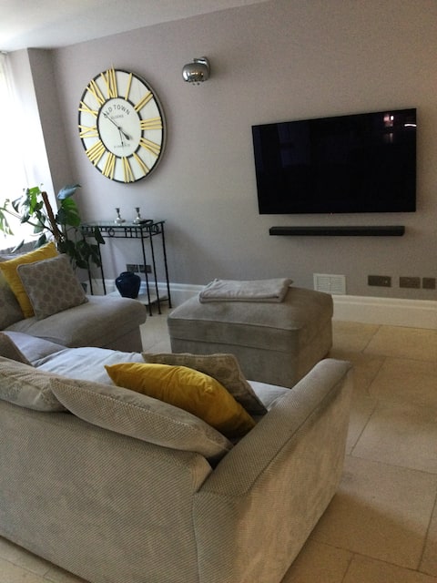 Top Airbnb: Courtyard Apartment in Bathampton