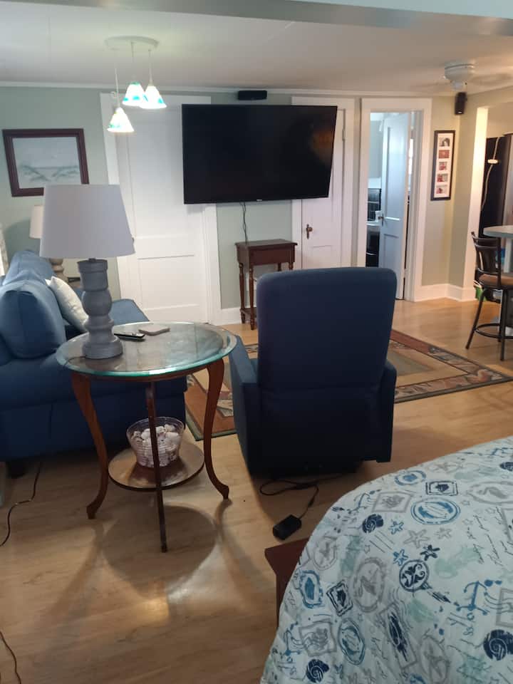The Lighthouse-2 Blocks To Beach - Virginia Beach, VA