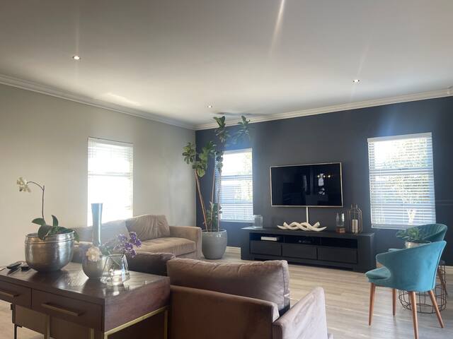 Beautiful home in Durbanville gallery image 2