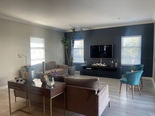 Beautiful home in Durbanville gallery image 3