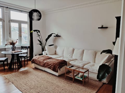Top Airbnb: Superbly located historic Loft in Frankfurt