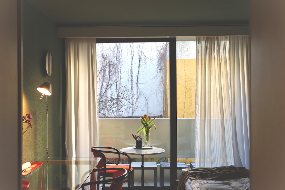 Successful Airbnb property: Studio in a vibrant district in Universität