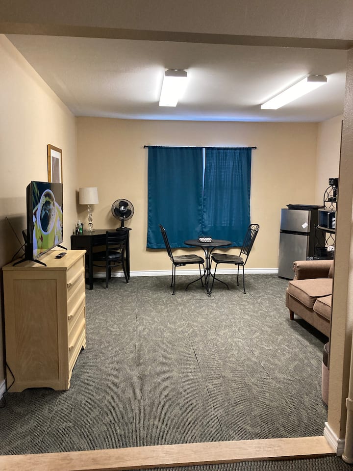 Lincoln Studio: Full Bed, No Smoke, Vape, Pets - Odessa, TX