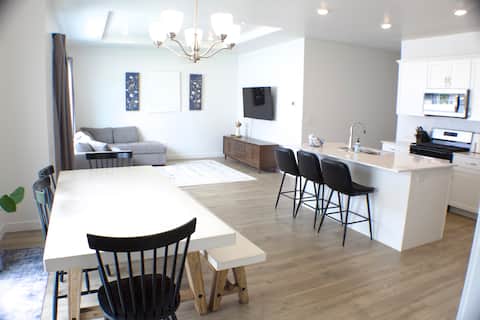 NEW! Sleeps 14, Mountain Views