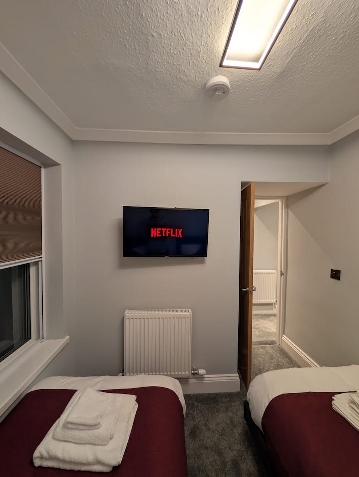 2 plnohodnotné jednolôžka a inteligentná TV