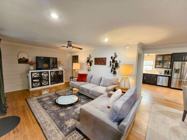 The Bluestone | Stylish 3br In Central Abilene - Abilene, TX