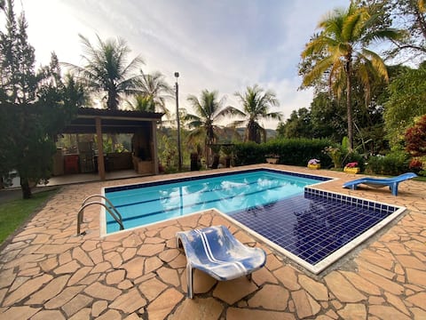 Sítio São José. Asfalto na porta