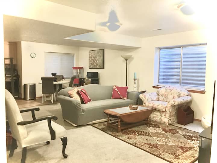 Fabulous And Bright Full Bedroom - Colorado Springs, CO