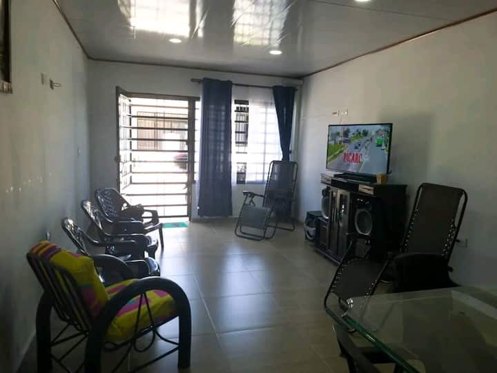 Casa Dentro Del Pueblo, Centrada, Amplia Y Segura - Acacias