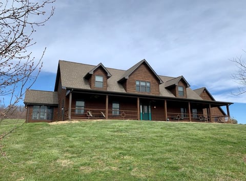 Mountain home with majestic views, hot tub & pool
