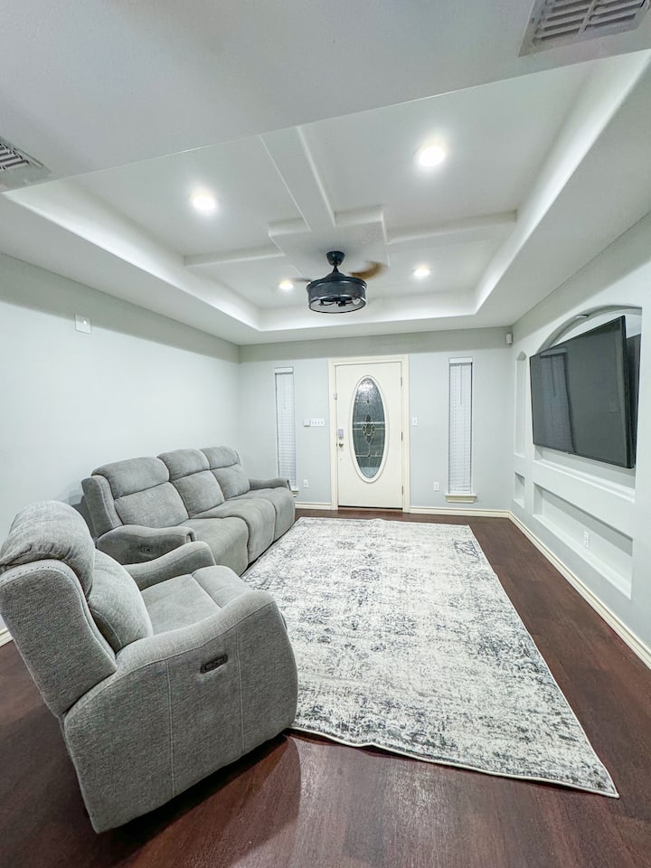 Kid Friendly Home With Playground And Pool - McAllen