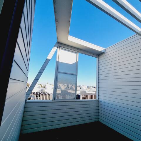 Cosy and comfortable family home across the lake gallery image 3