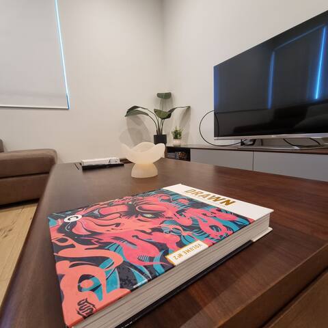 Cosy and comfortable family home across the lake gallery image 4