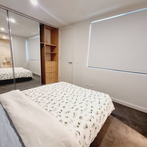 Cosy and comfortable family home across the lake gallery image 5