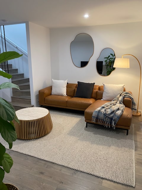 Top performing Airbnb: The Fitz - Central Wagga Luxury Townhouse in Wagga Wagga