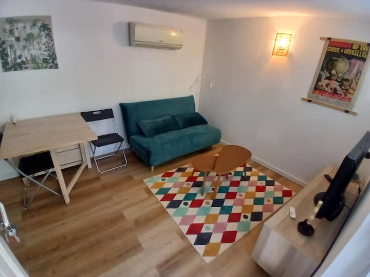 Charmant Appartement 
Au Calme Avec Extérieur - ibis Montpellier Centre Comedie