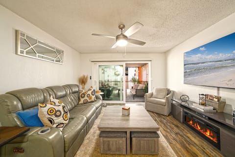 Top performing Airbnb: Luxury Condo near Beach Access in North Redington Beach