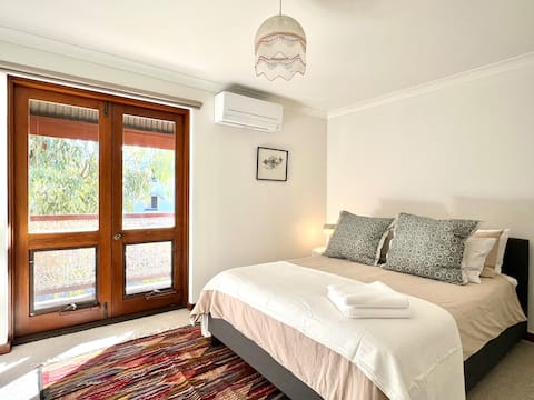 Townhouse in Subiaco - Central Location, Parking