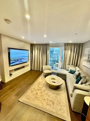 Spacious 2 bed 2 bath Chelsea Bridge Apt