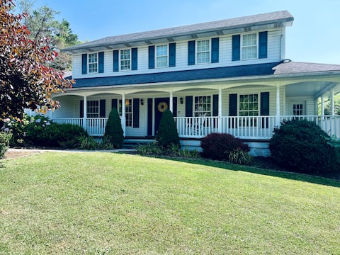 Entire home on 2.5 acres, 15 min to Penn State