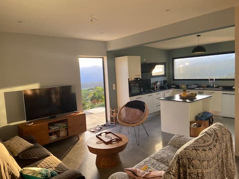 Popular Airbnb listing: "Songe Tropical" new villa – panoramic view in Le Tampon