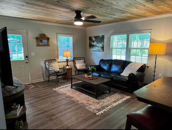 Hideaway Lake House! Pet Friendly! Big Yard - Guntersville