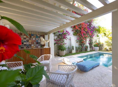 Classic Bahamian waterfront home