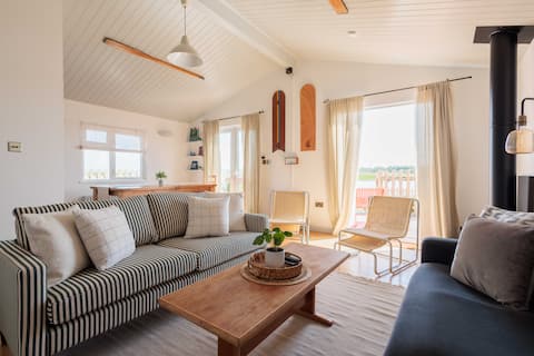 Waterfront Retreat, Unmatched Location-Club Casita
