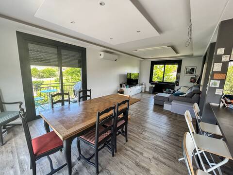 Bright and quiet house