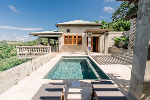 Beachfront retreat with heated pool @ Culebra