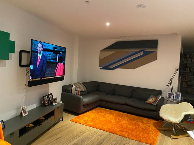 Central, stunning views, 140m terrace, spa, 3BR gallery image 2