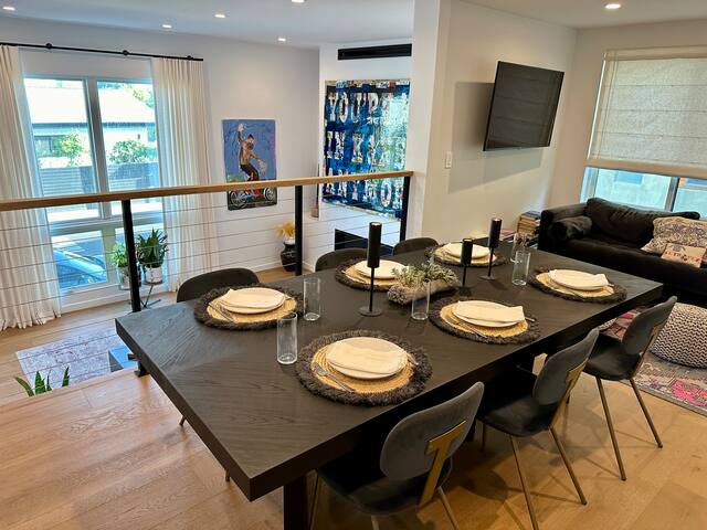 Designer home near Beach, Canals gallery image 5