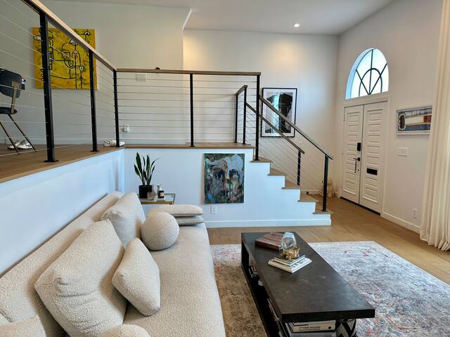 Designer home near Beach, Canals gallery image 2