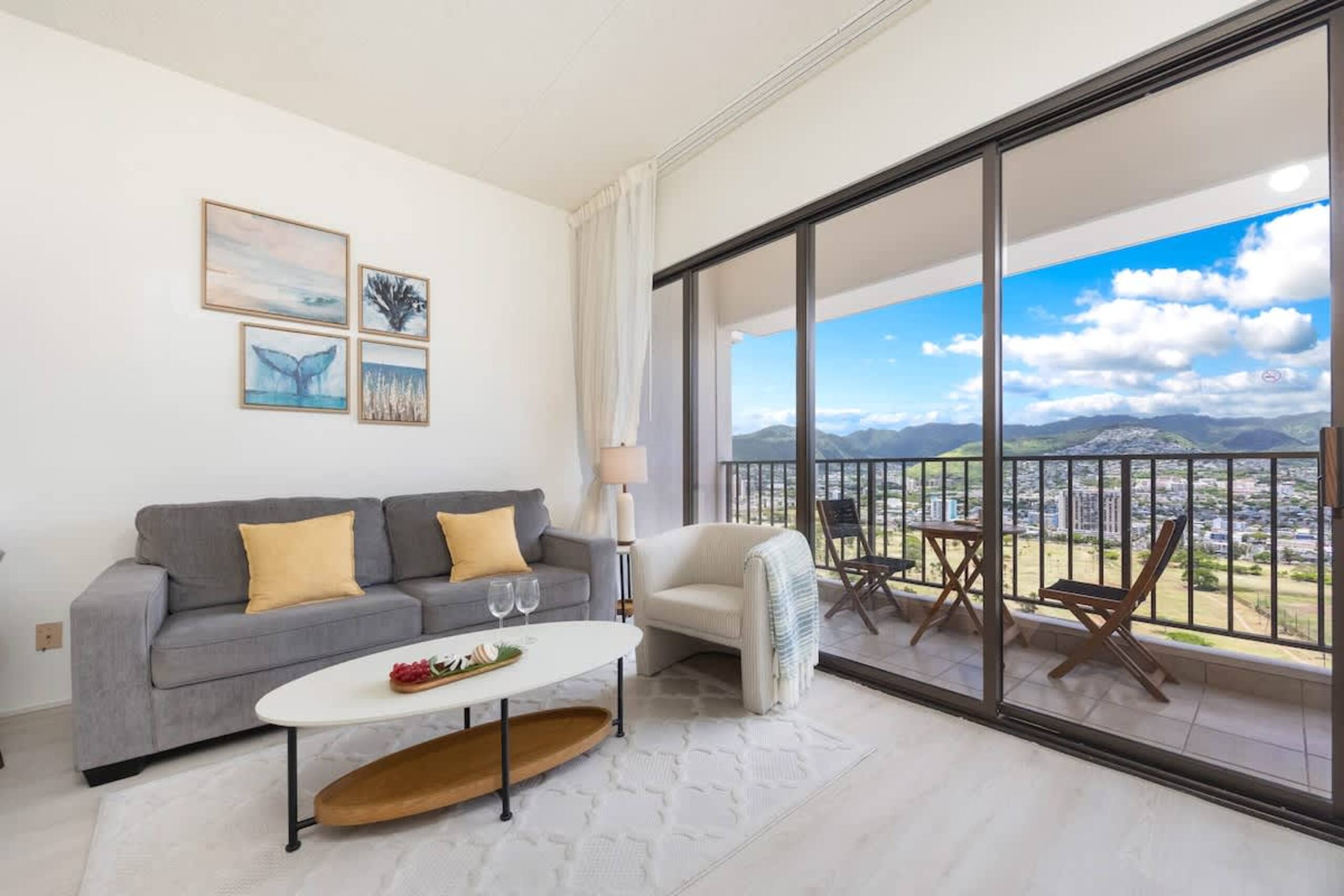 Condo in Honolulu · ★4.88 · 1 bedroom · 3 beds · 1 private bath - Image 3
