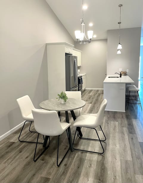 3 Bedroom/2 Bath Townhouse - Near Airport