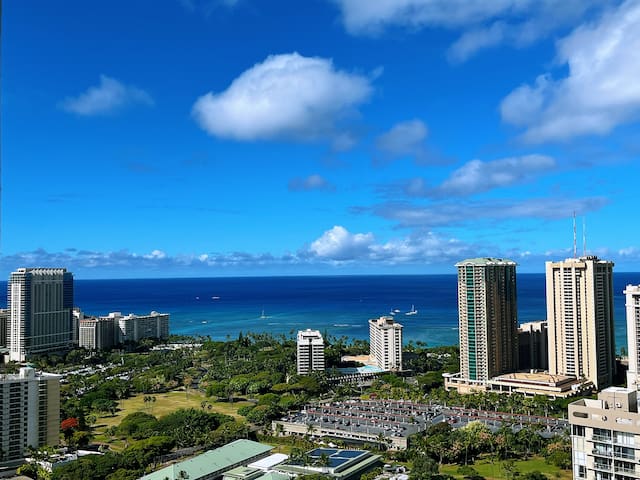 Million dollar OCEAN view 3BR/2BA penthouse 43FL gallery image 3