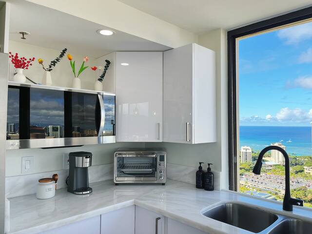 Million dollar OCEAN view 3BR/2BA penthouse 43FL gallery image 5