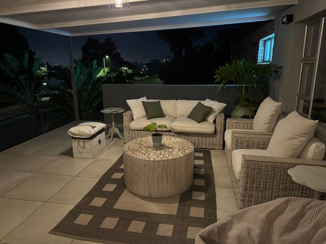 BelleVue Stylish, with a unique water setting! gallery image 4