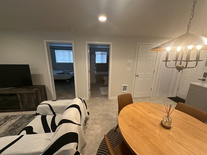 The Luxe Lower Loft - Kirkland, WA